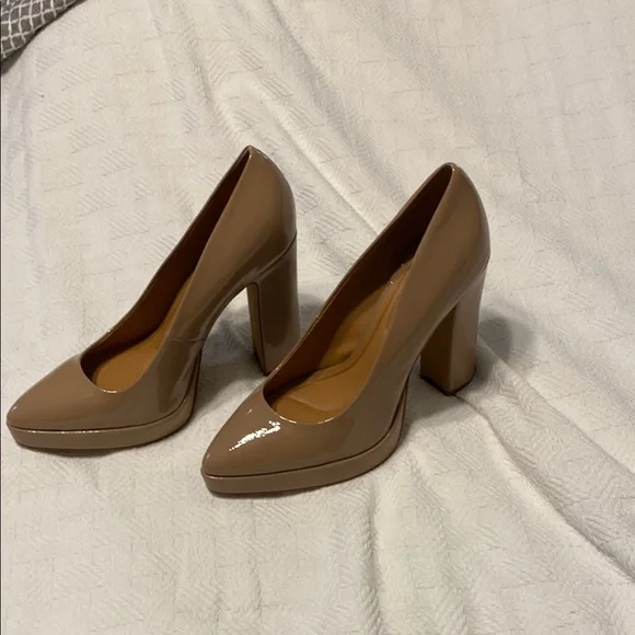 Jessica Simpson Glossy Brown Heels - Picture 4 of 7